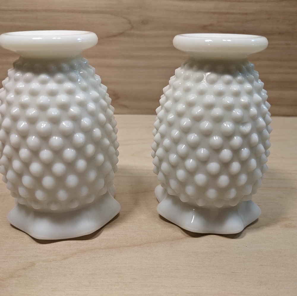 2 *flawed Vintage Fenton Hobnail Milk Glass 3 1/2" Mini Bud Vases - Picture 5 of 9